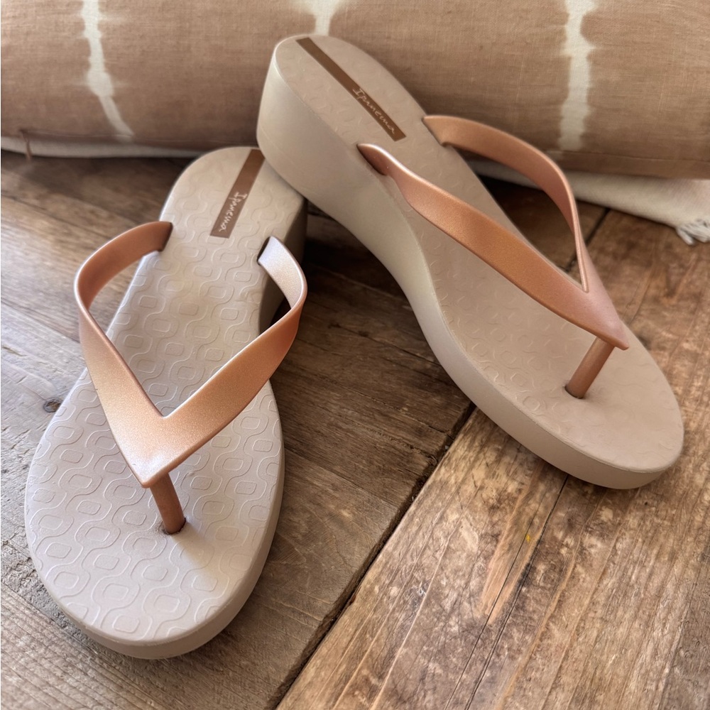 Ipanema Tan Flip Flop Sandals size 9